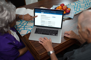 A couple looking at the My HealtheVet homepage. 